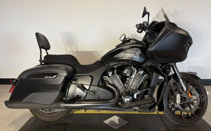 2021 Indian Motorcycle® Challenger® Dark Horse Thunder Black Smoke