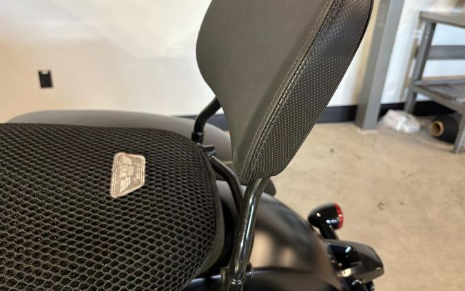 2021 Indian Motorcycle® Challenger® Dark Horse Thunder Black Smoke