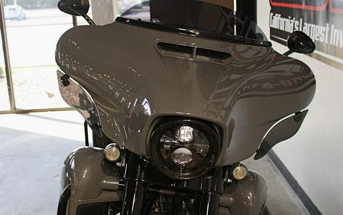 2018 Harley-Davidson® FLHXSE - CVO™ Street Glide®