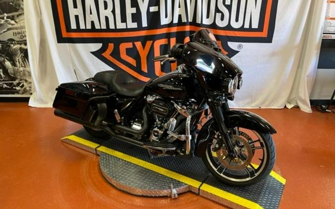 2017 Harley-Davidson® FLHXS - Street Glide® Special