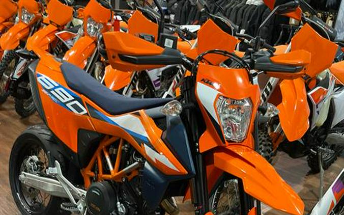 2024 KTM 690 SMC R