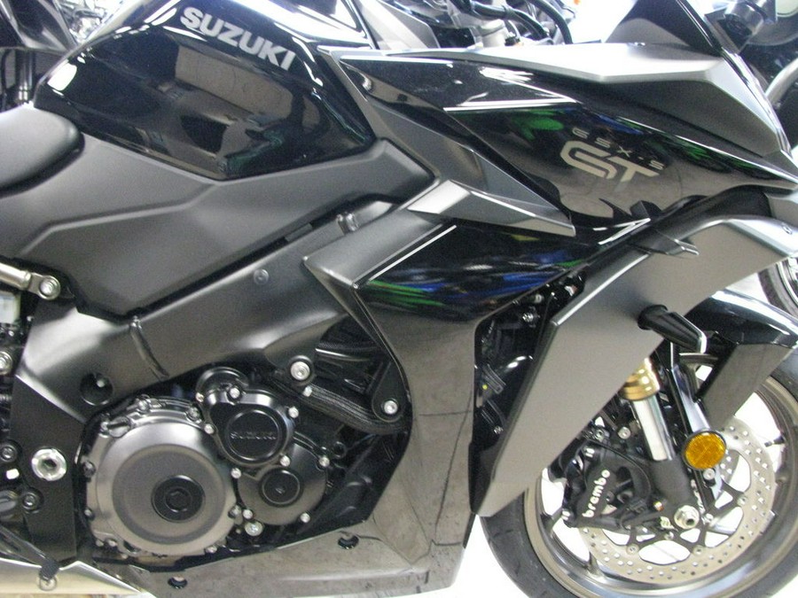 2024 Suzuki GSX-S1000GT Plus