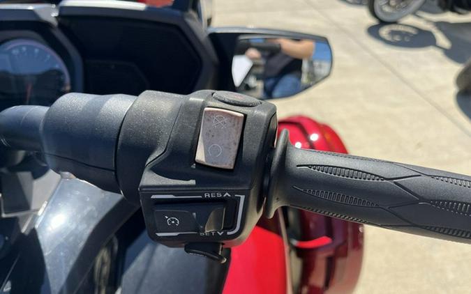 2016 Can-Am Spyder F3 T 6-Speed Semi-Automatic (SE6) Radio