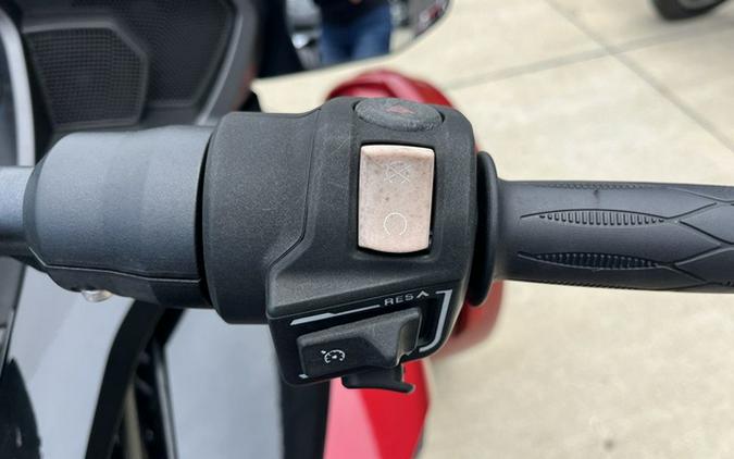 2016 Can-Am Spyder F3 T 6-Speed Semi-Automatic (SE6) Radio