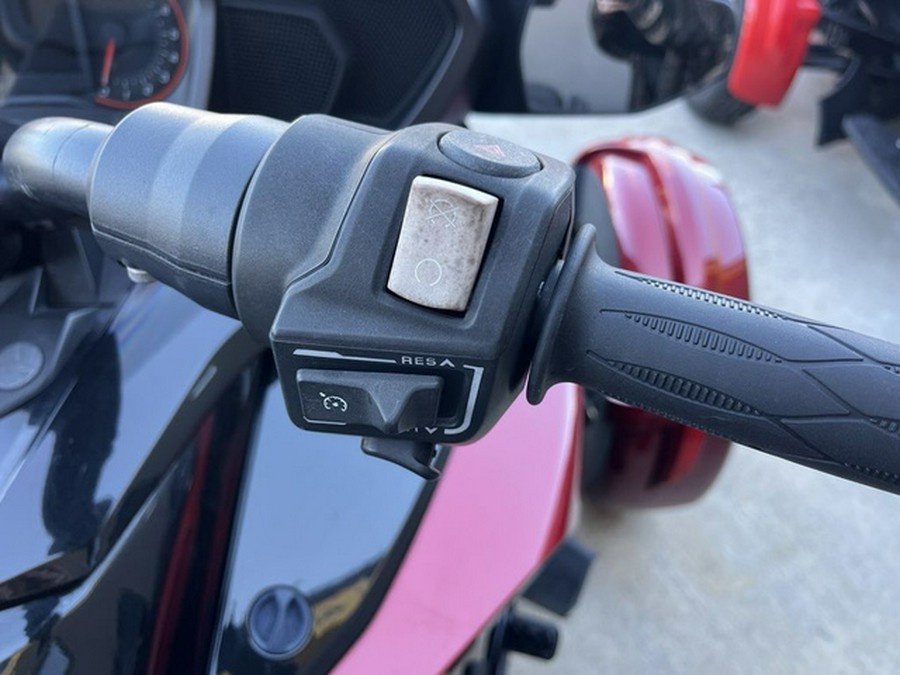 2016 Can-Am Spyder F3 T 6-Speed Semi-Automatic (SE6) Radio