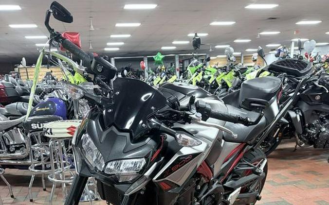 2023 Kawasaki Z900 ABS Metallic Black/Graphite Gray/Flat Black
