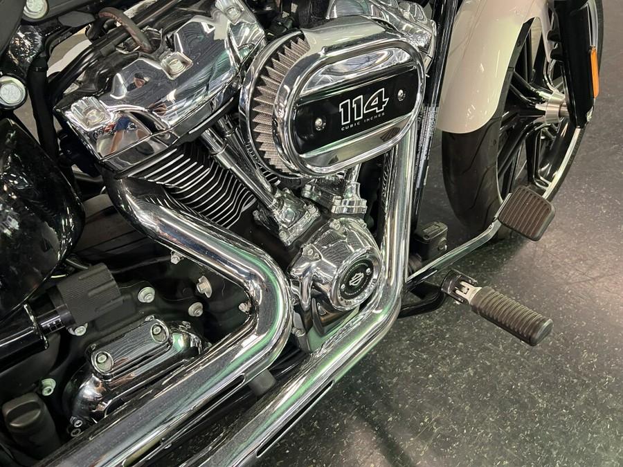 2019 Harley-Davidson Breakout 114 Bonneville Salt Pearl FXBRS