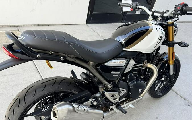 2026 Triumph Speed 400 Pearl Metallic White/Phantom Black