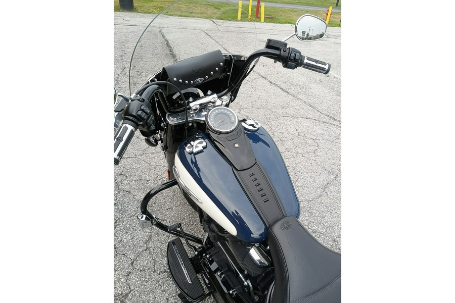 2019 FLHCS HERITAGE SOFTAIL - Harley-Davidson®