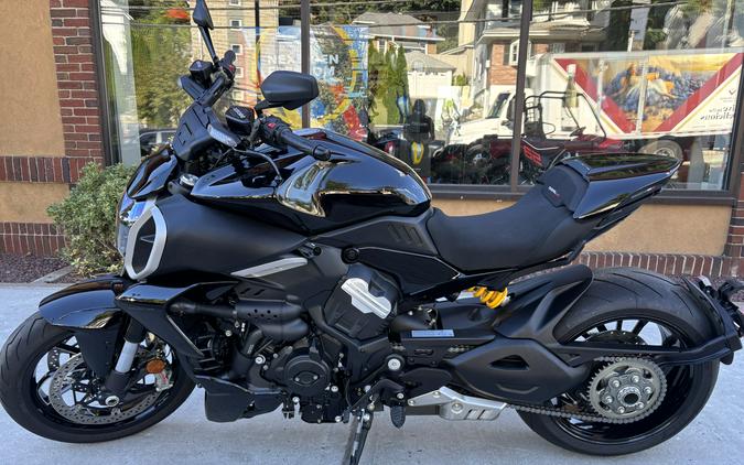2025 Ducati Diavel V4 Thrilling Black - 7726