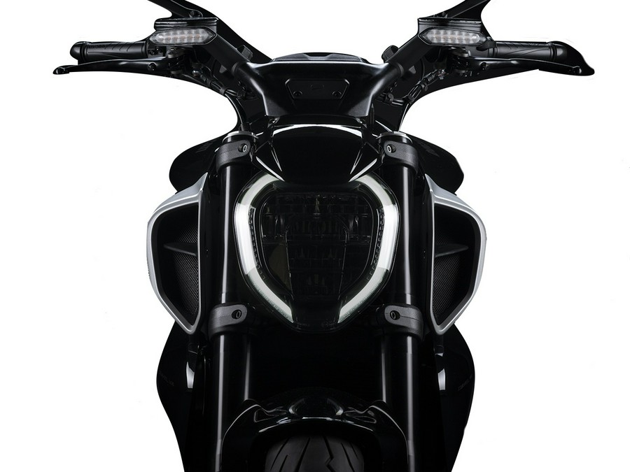 2025 Ducati Diavel V4 Thrilling Black - 7726