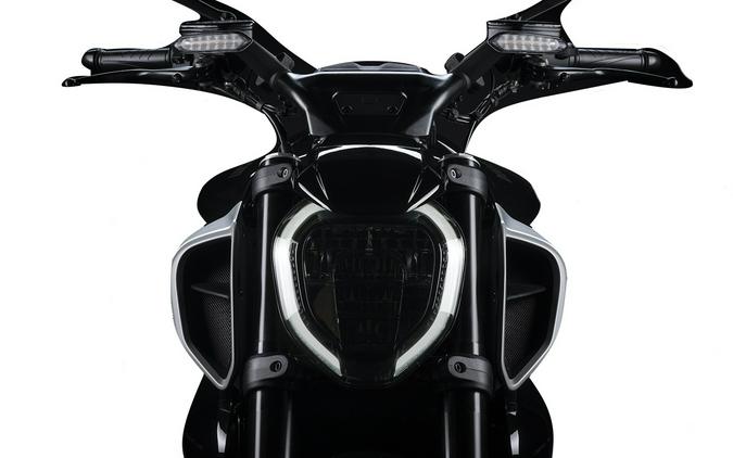 2025 Ducati Diavel V4 Thrilling Black - 7726