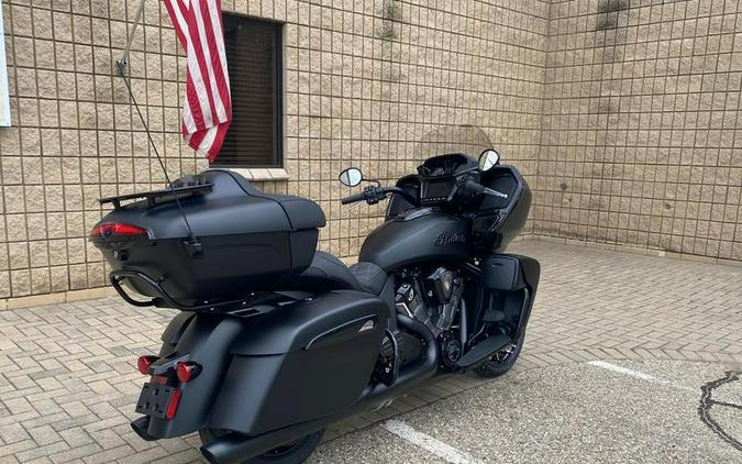 2024 Indian Motorcycle® Pursuit® Dark Horse® with PowerBand Audio Package Black Smoke