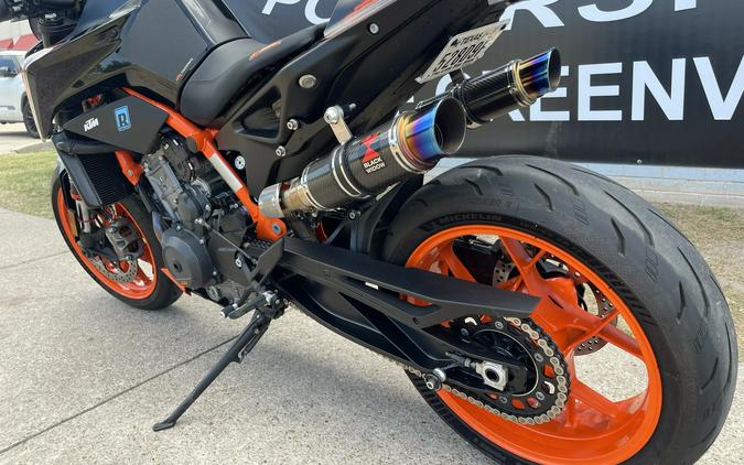 2023 KTM 890 Duke R