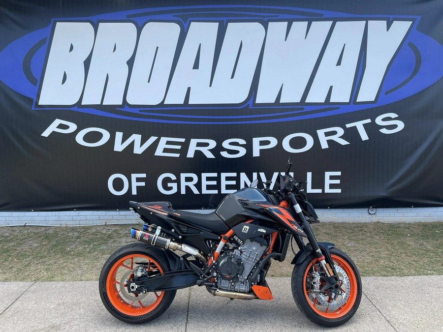 2023 KTM 890 Duke R