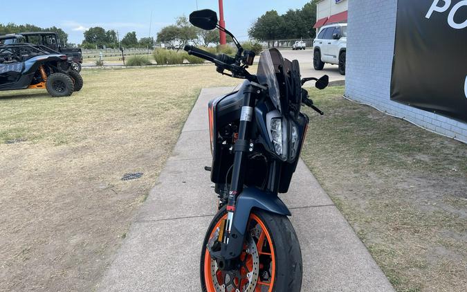 2023 KTM 890 Duke R