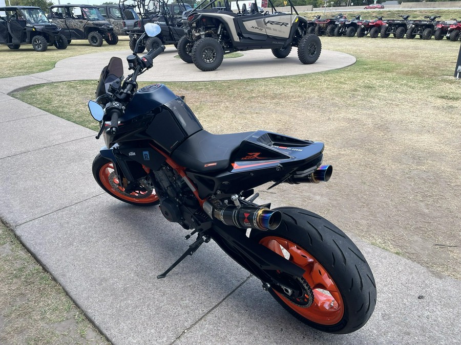 2023 KTM 890 Duke R