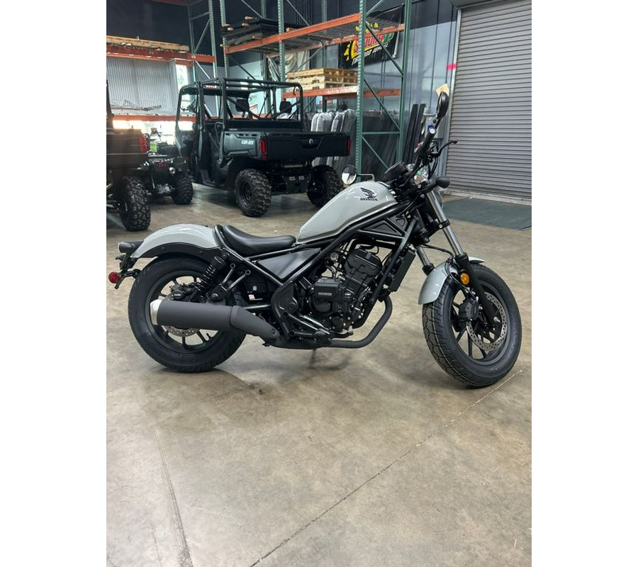 2026 Honda Rebel® 300 E-Clutch