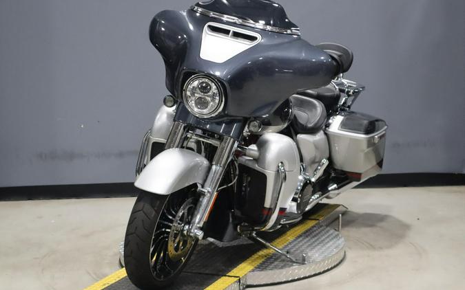 2019 Harley-Davidson CVO Street Glide Charred Steel & Lightening Silver