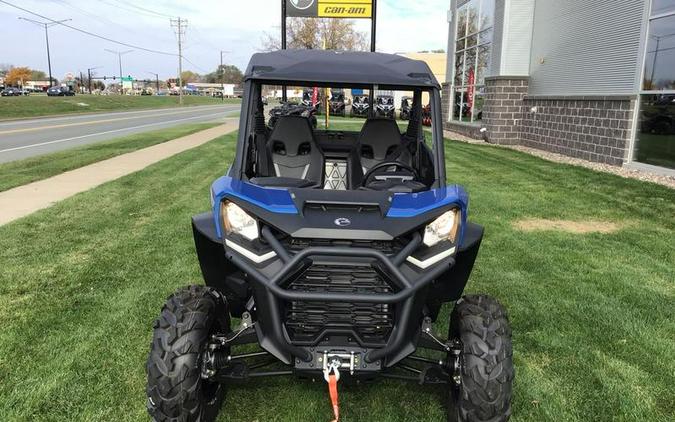 2023 Can-Am® Commander XT 700