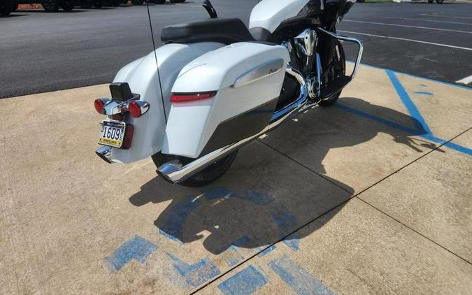 2025 Indian Motorcycle® Challenger® Limited 112 w/PowerBand Audio Ghost White Metallic with Black M