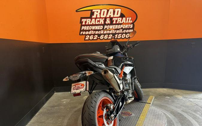 2022 KTM Duke 890 R