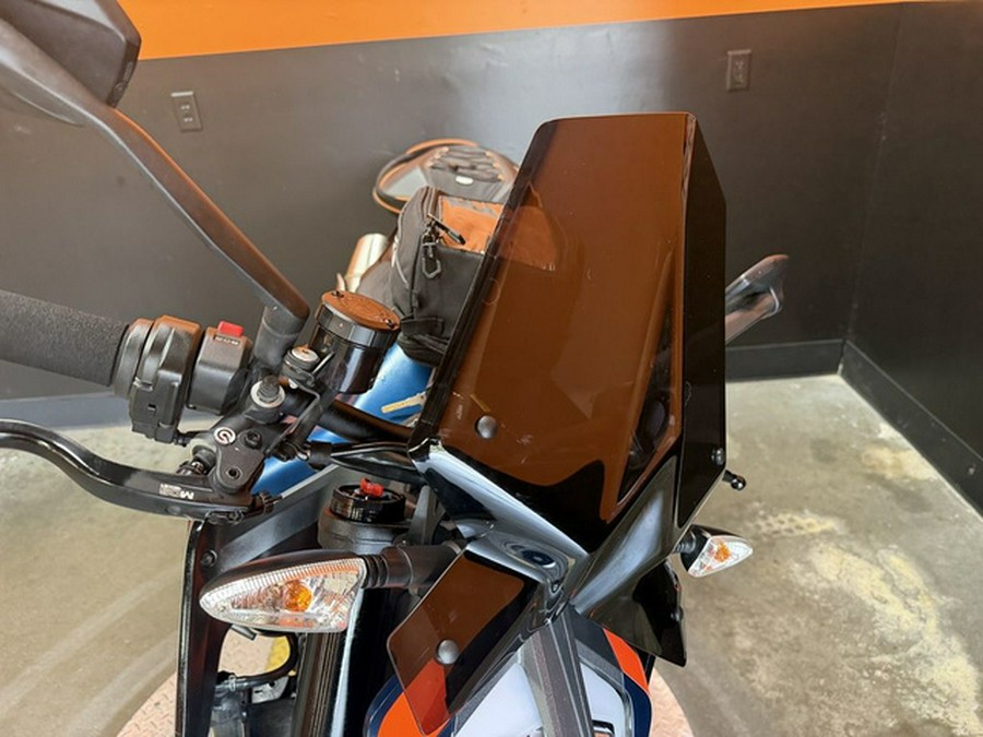 2022 KTM Duke 890 R