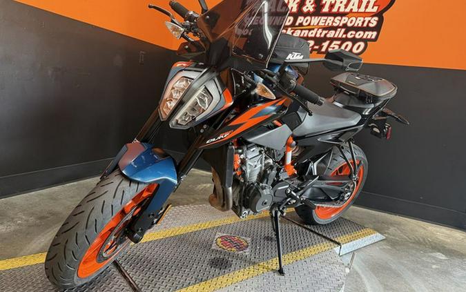 2022 KTM Duke 890 R