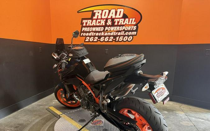 2022 KTM Duke 890 R