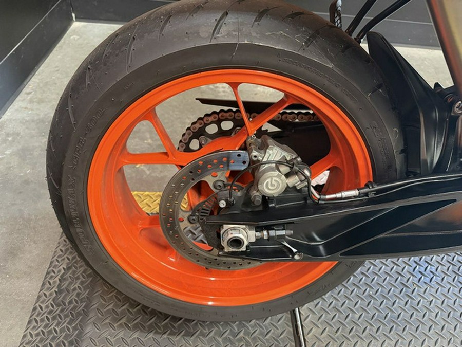 2022 KTM Duke 890 R