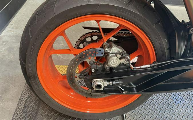 2022 KTM Duke 890 R