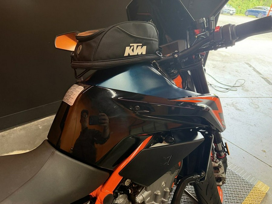 2022 KTM Duke 890 R