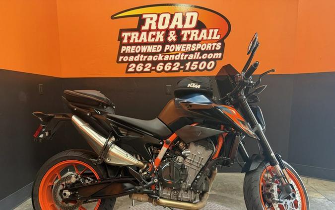 2022 KTM Duke 890 R