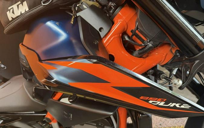 2022 KTM Duke 890 R