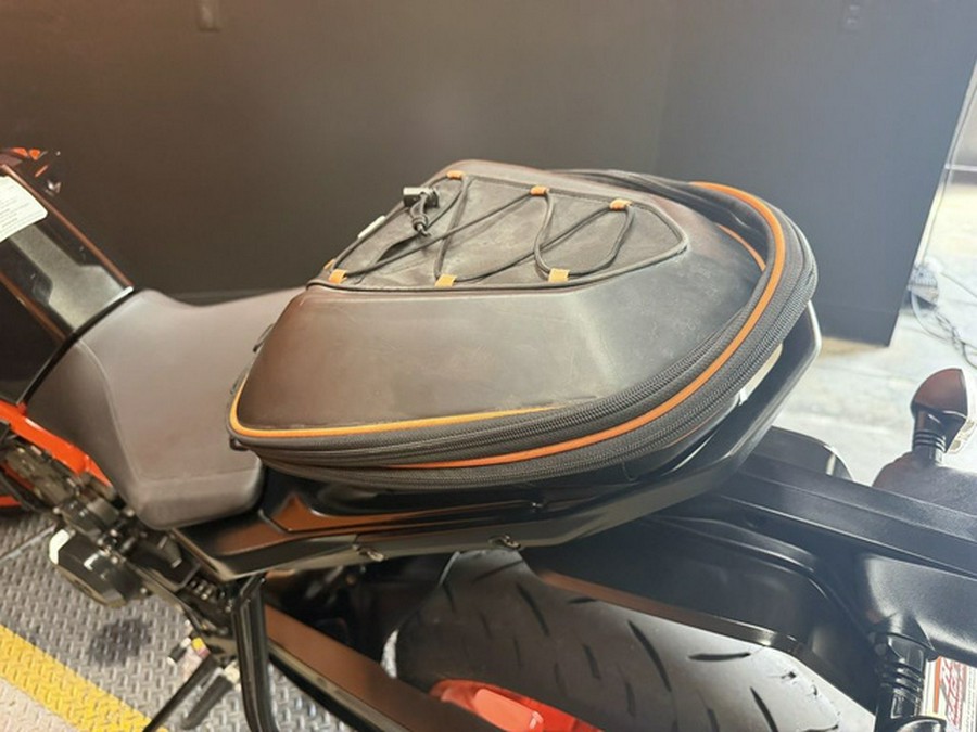 2022 KTM Duke 890 R