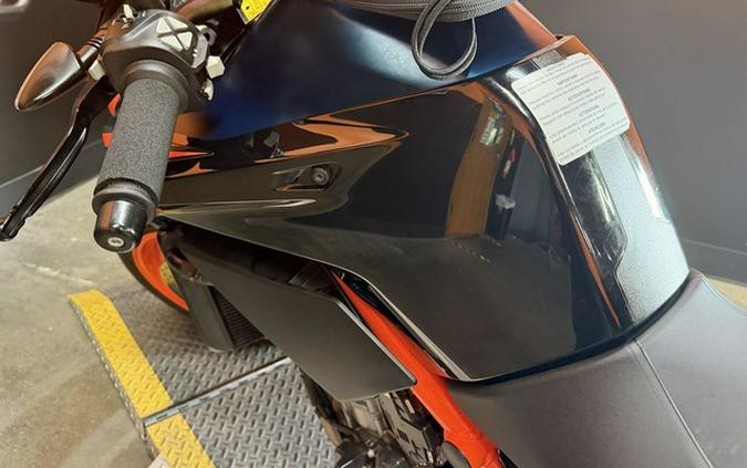 2022 KTM Duke 890 R