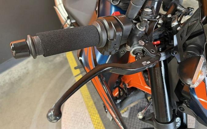 2022 KTM Duke 890 R