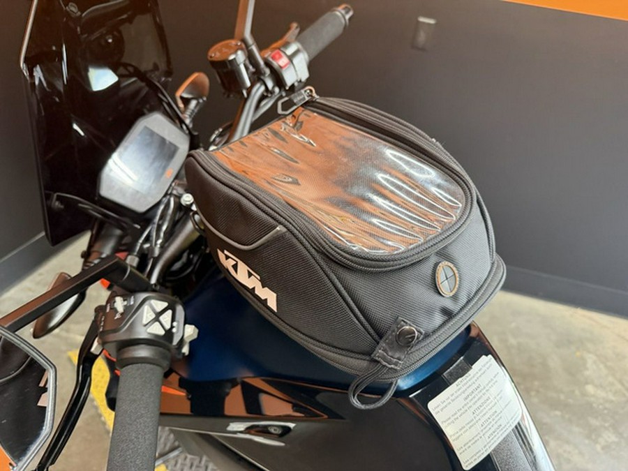 2022 KTM Duke 890 R