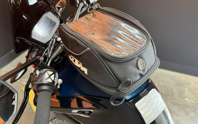 2022 KTM Duke 890 R