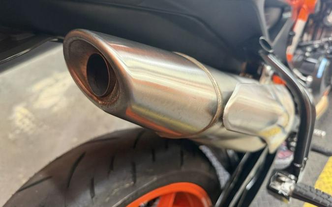 2022 KTM Duke 890 R