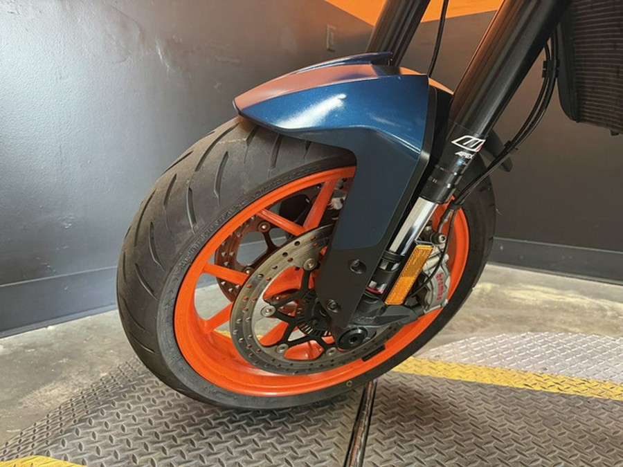 2022 KTM Duke 890 R