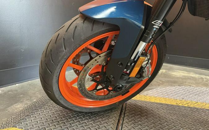 2022 KTM Duke 890 R