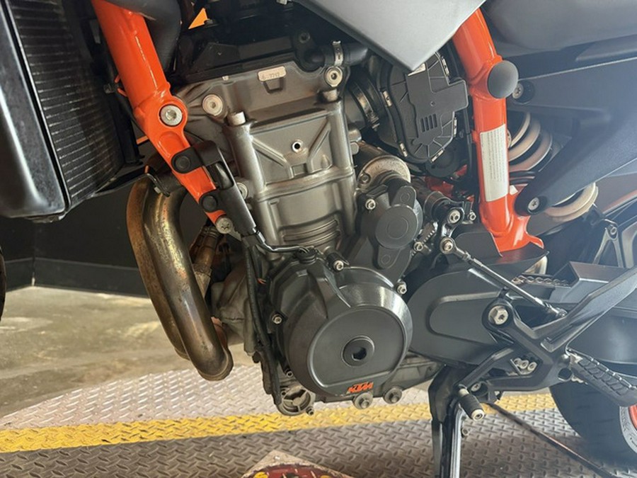 2022 KTM Duke 890 R