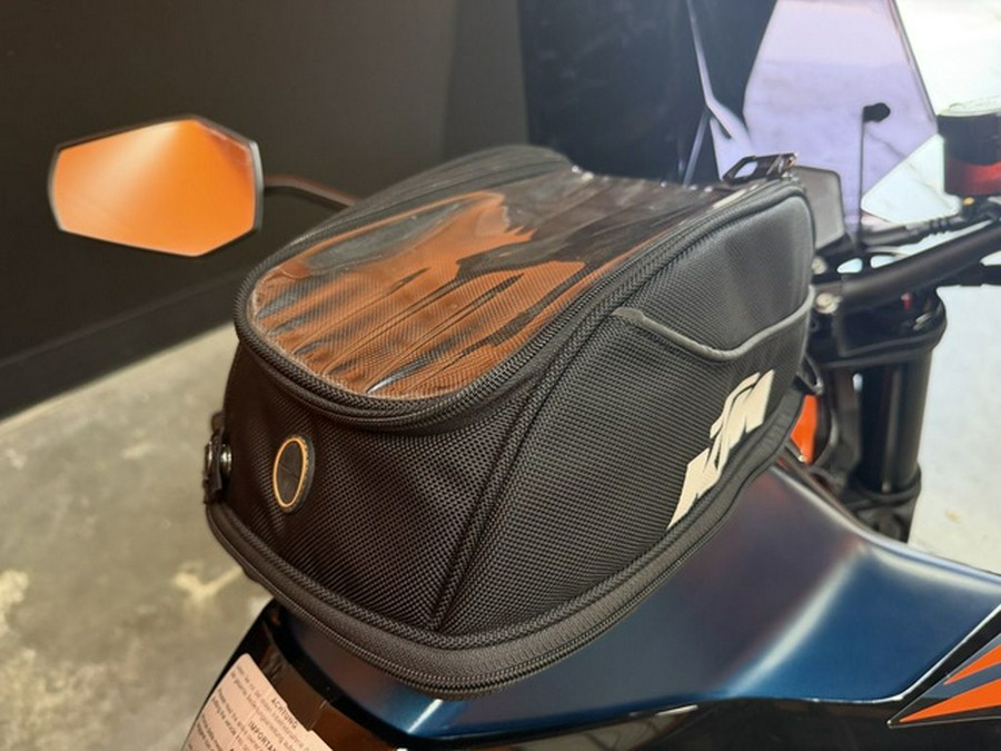 2022 KTM Duke 890 R