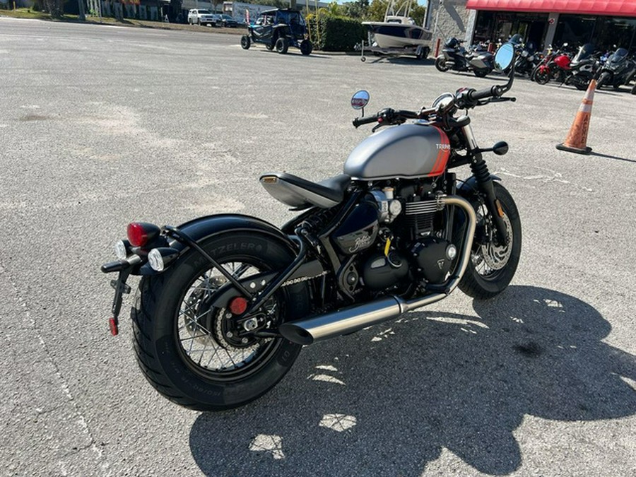 2025 Triumph Bonneville Bobber Matte Graphite/Matte Baja Orange