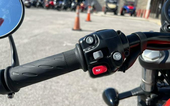 2025 Triumph BONNEVILLE BOBBER