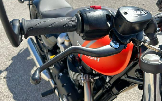 2025 Triumph BONNEVILLE BOBBER