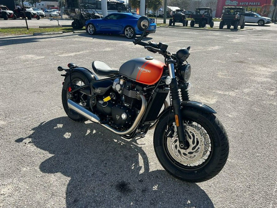 2025 Triumph Bonneville Bobber Matte Graphite/Matte Baja Orange