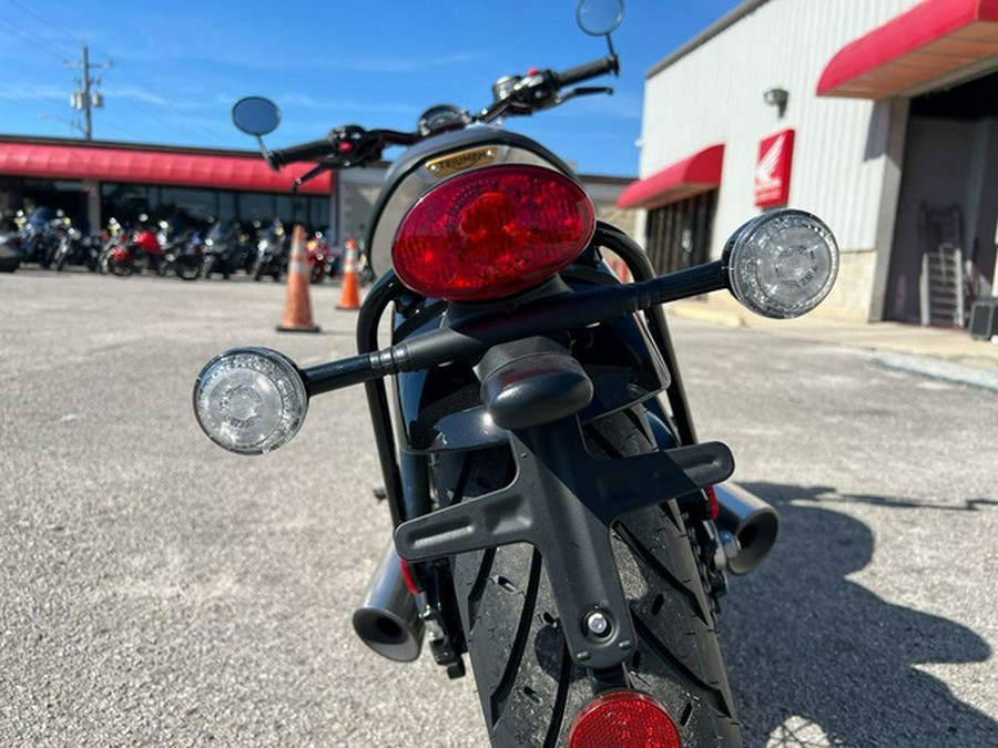 2025 Triumph Bonneville Bobber Matte Graphite/Matte Baja Orange