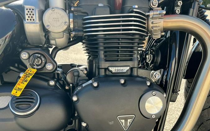 2025 Triumph BONNEVILLE BOBBER